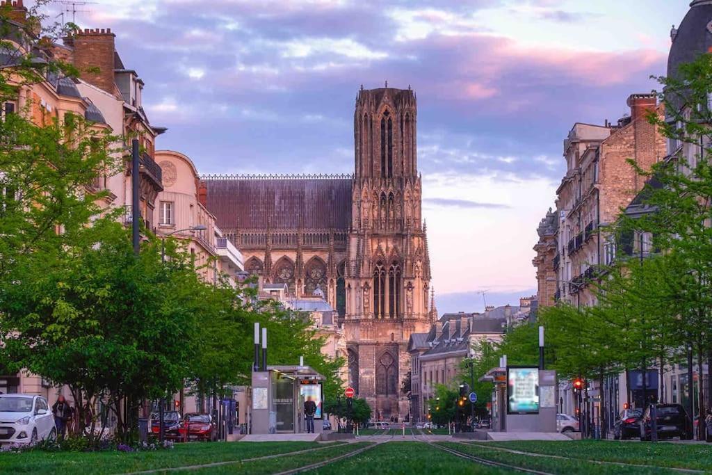 Joli Appartement, Le Bouchon Remois, Centre Ville Reims Luaran gambar